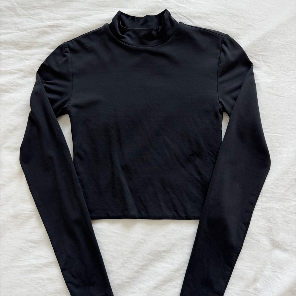 Aritzia Black Long Sleeve Crop Top